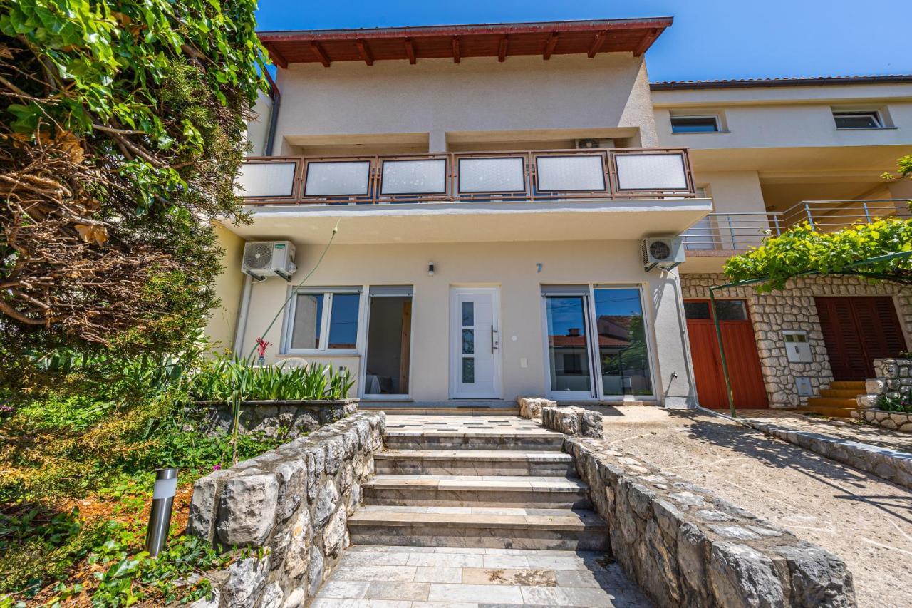 Happy Holiday Dramalj Exterior foto